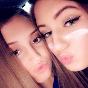 Meet your Posher, Caroline